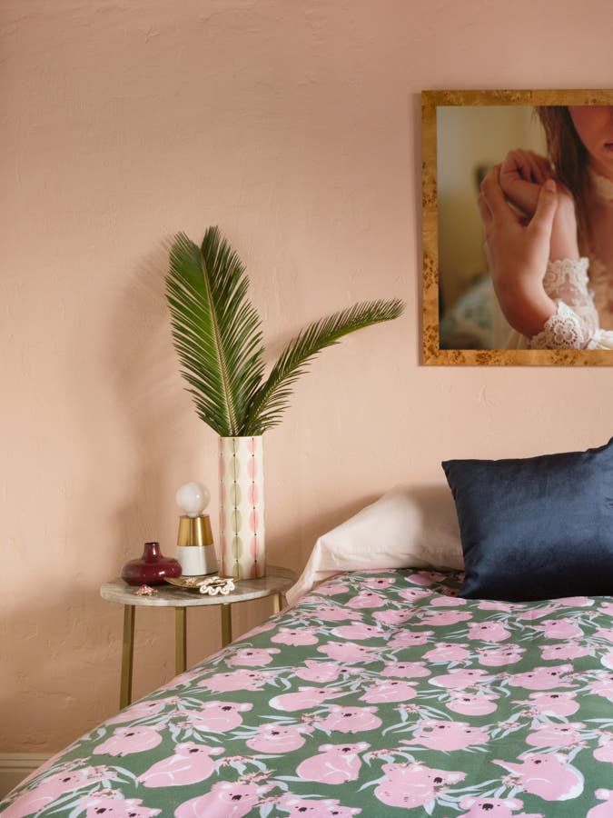 A ’70s-Inspired Bedroom Makeover That’s Modern, Fresh, and Pink!