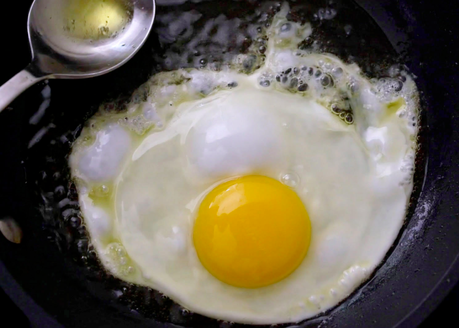 You’ll Never Fry an Egg the Same Way Again: the new technique you need to try!