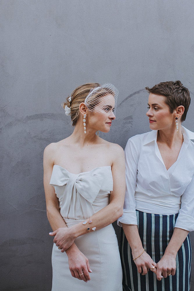 A Wedding Photographer Shares Her Favorite Unconventional Wedding Photographs- sisters