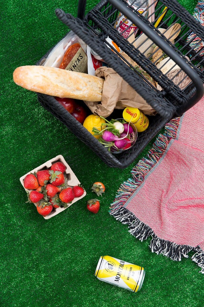 How To Throw A Parisian-Inspired Picnic At The Park