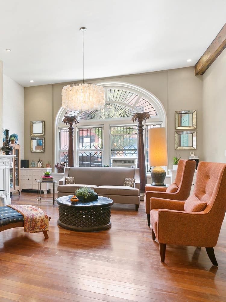 Inside the Cozy-Chic Brooklyn Home of an Emmy-Nominated Actor
