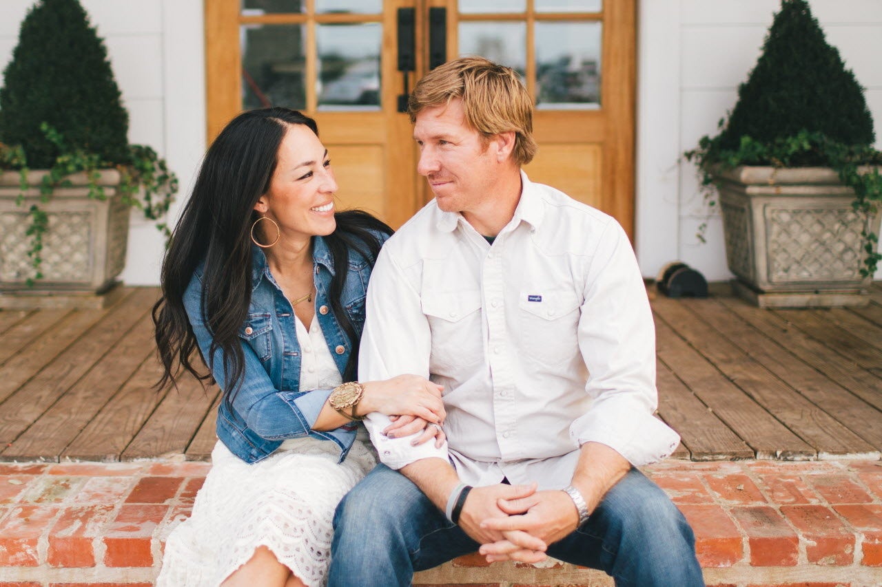 CHIP AND JOANNA FIXER UPPER