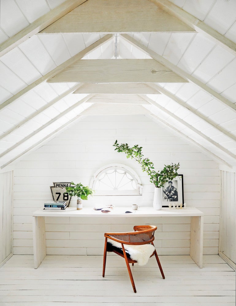 Interior designer Leanne Ford is known for her use of white paint, with <a href="https://www.domino.com/content/farm-house-fresh/">her own home</a> being the perfect showcase for the pale hue.<button id="tw_schedule_btn" style="padding: 4px 6px; position: absolute; left: 141px; top: 840px; background-image: linear-gradient(rgb(255, 255, 255), rgb(240, 240, 240)); border: 1px solid rgb(204, 204, 204); color: rgb(95, 95, 95); cursor: pointer; font-weight: bold; text-shadow: rgb(255, 255, 255) 0px 1px; white-space: nowrap; border-top-left-radius: 3px; border-top-right-radius: 3px; border-bottom-right-radius: 3px; border-bottom-left-radius: 3px; font-size: 11px; z-index: 8675309; display: none; background-position: initial initial; background-repeat: initial initial;"><span>Schedule</span></button>