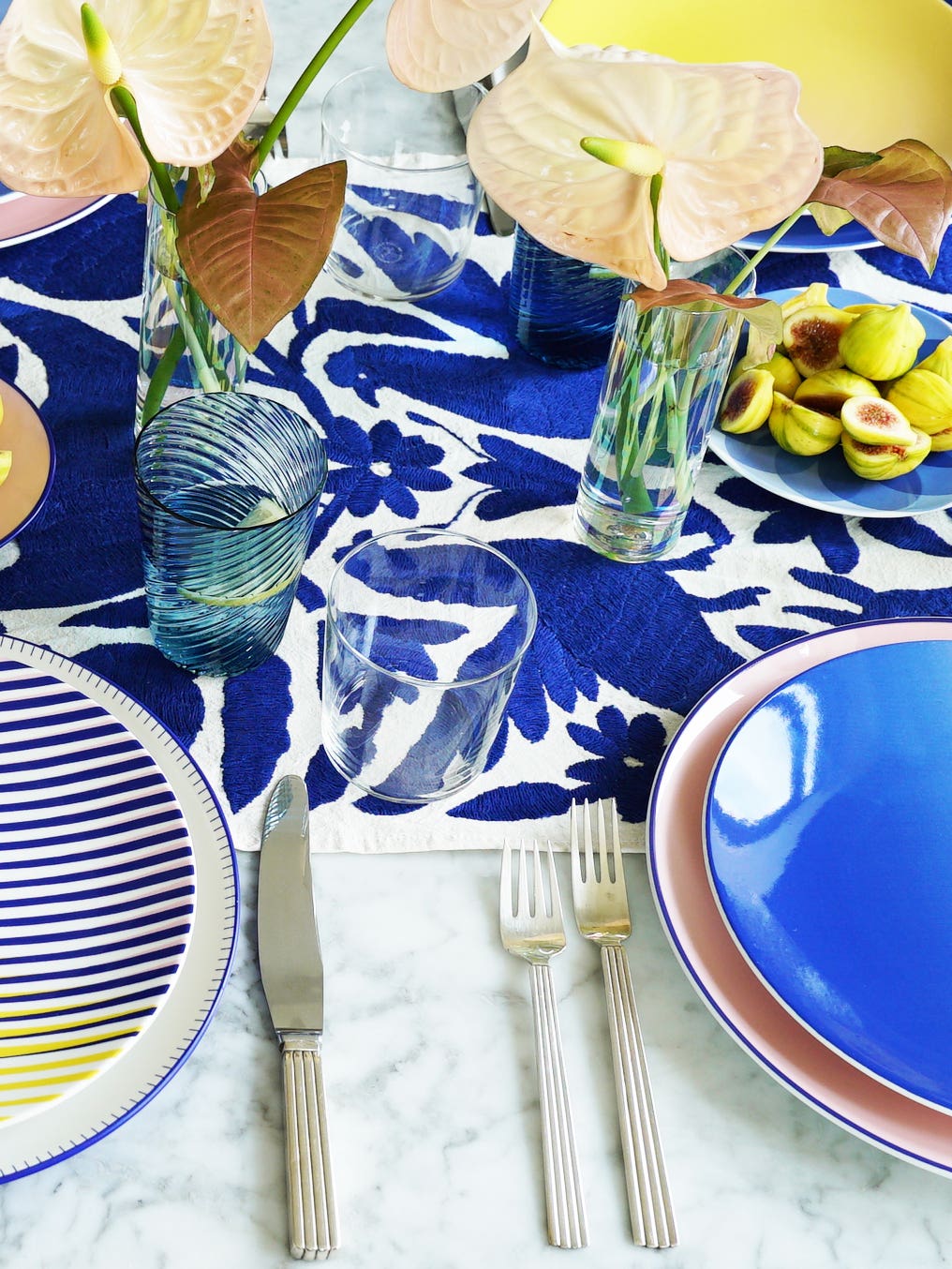 Go for Bold: How to Style a Graphic Tabletop
