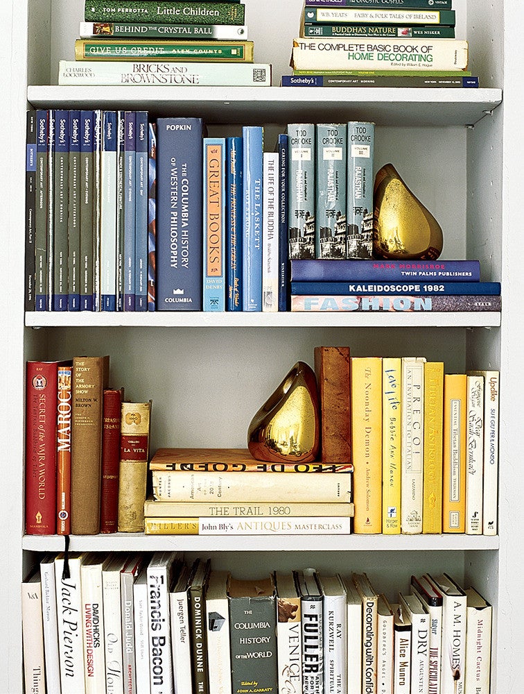 7 reasons why everyone needs a color-coded bookshelf