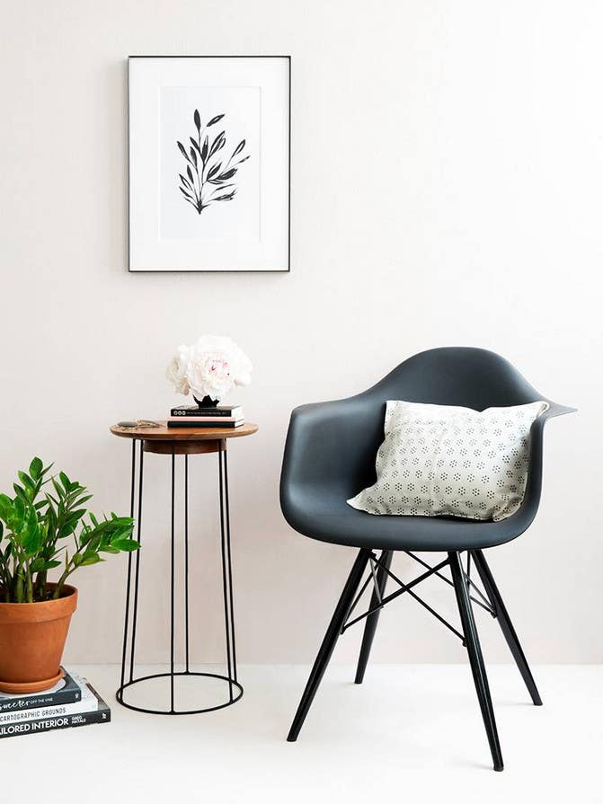 minimalist wire planter base White nook with planter and black chair