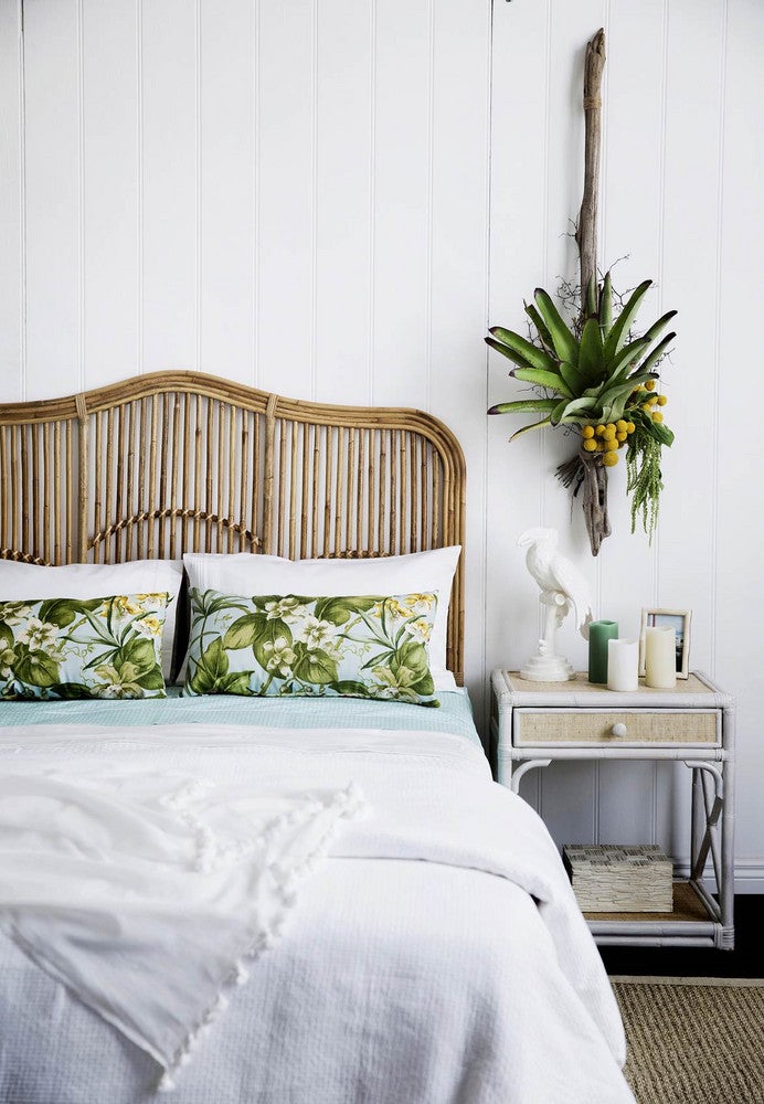 15 Clever Ways to Fill the Empty Space Above Your Bed