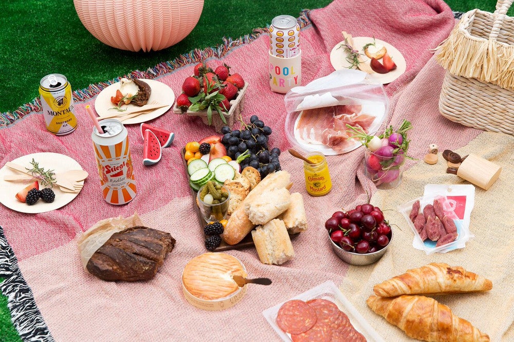 Fun Finds for Your Chic, Eco-Friendly Backyard Party