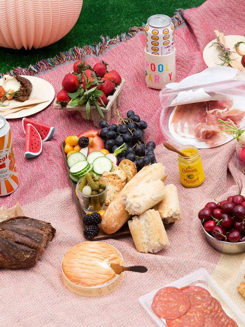 Fun Finds for Your Chic, Eco-Friendly Backyard Party