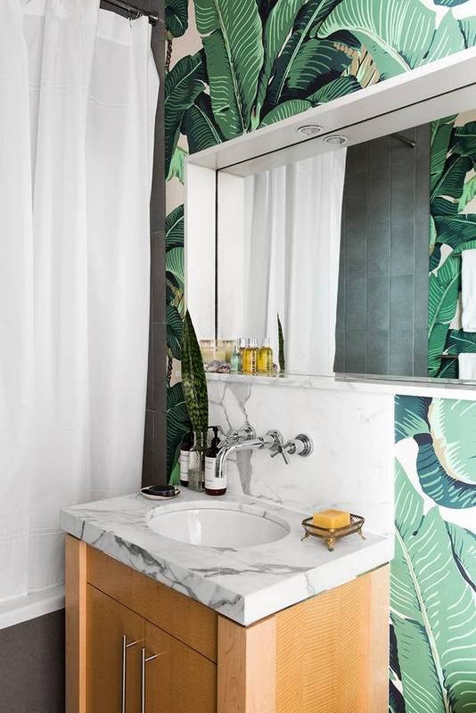 7 Tropical Wallpapers You'll Love- bold bathroom