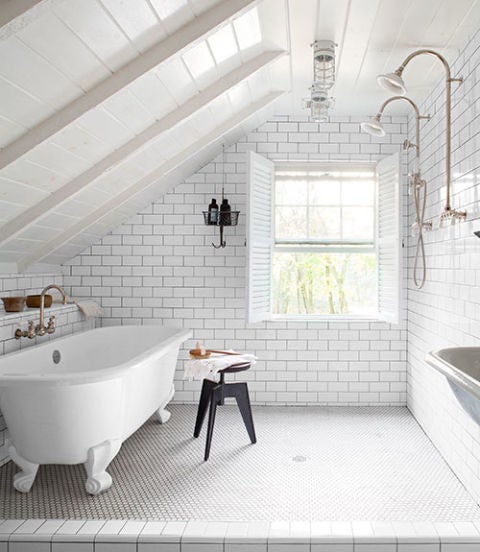 2017's Best Small Space Decorating Ideas- angled bathroom