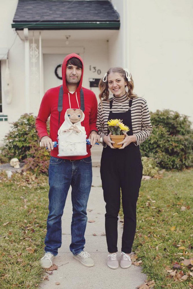 25 Couples Costumes More Clever Than Cringe-Worthy