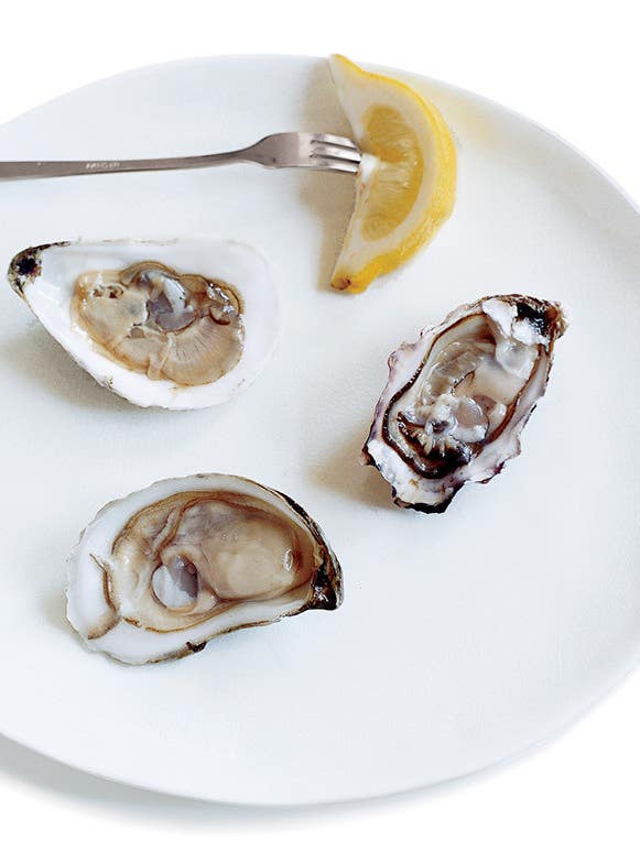 how to shuck and serve oysters