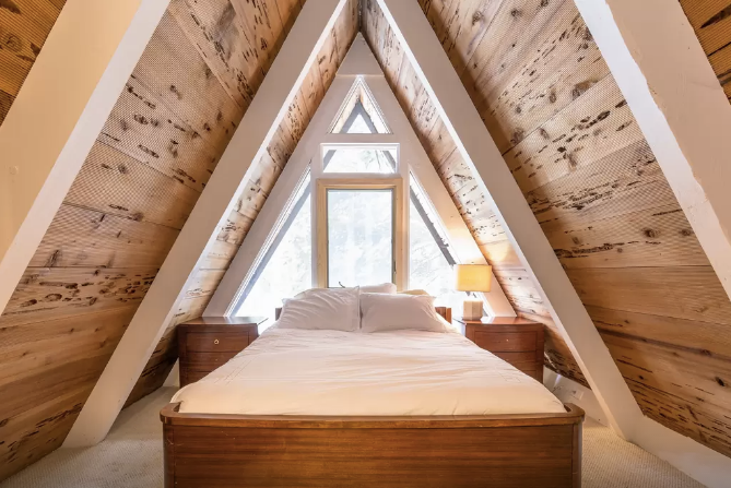 Best Modern Lake Houses Triangle Shaped Bedroom