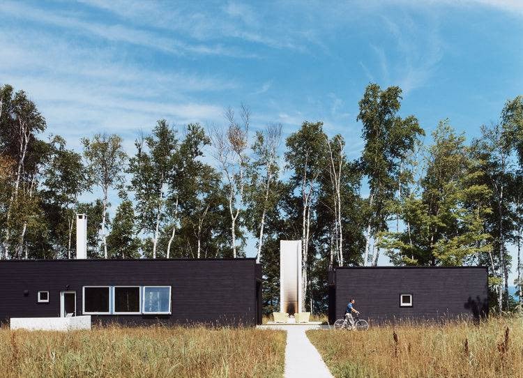 Best Modern Lake Houses Black Box Shape Home