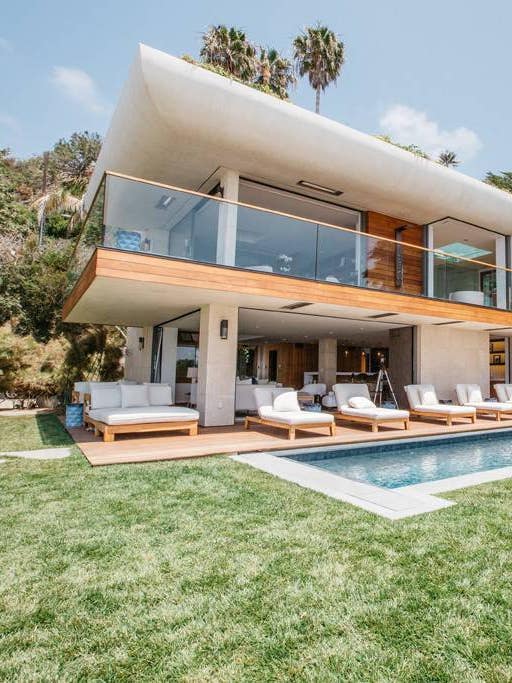 Britney Spears Airbnb Exterior