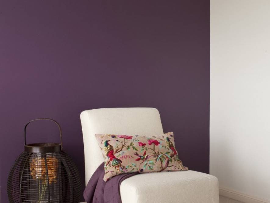Decor Mistakes And Their Solutions Purple White Walls