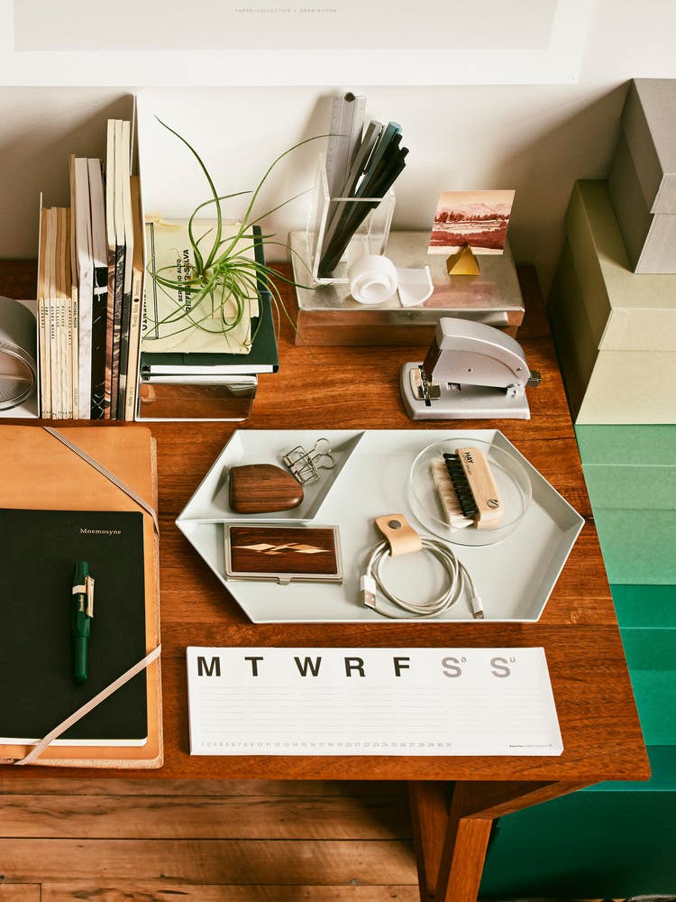 9 Items You Need to Spruce Up Your Desk intro