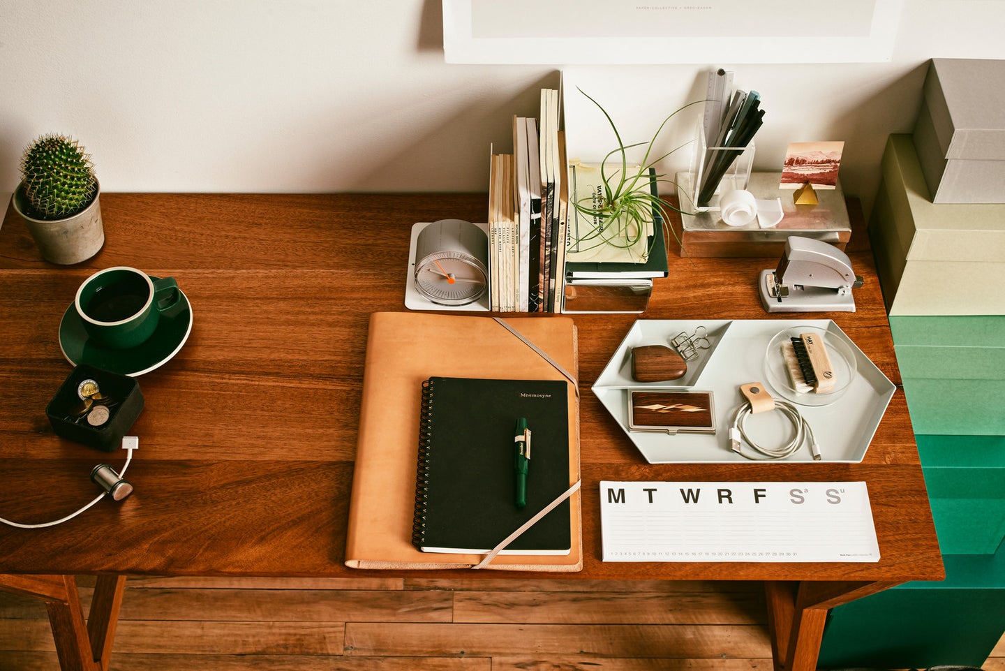 9 Items You Need to Spruce Up Your Desk intro