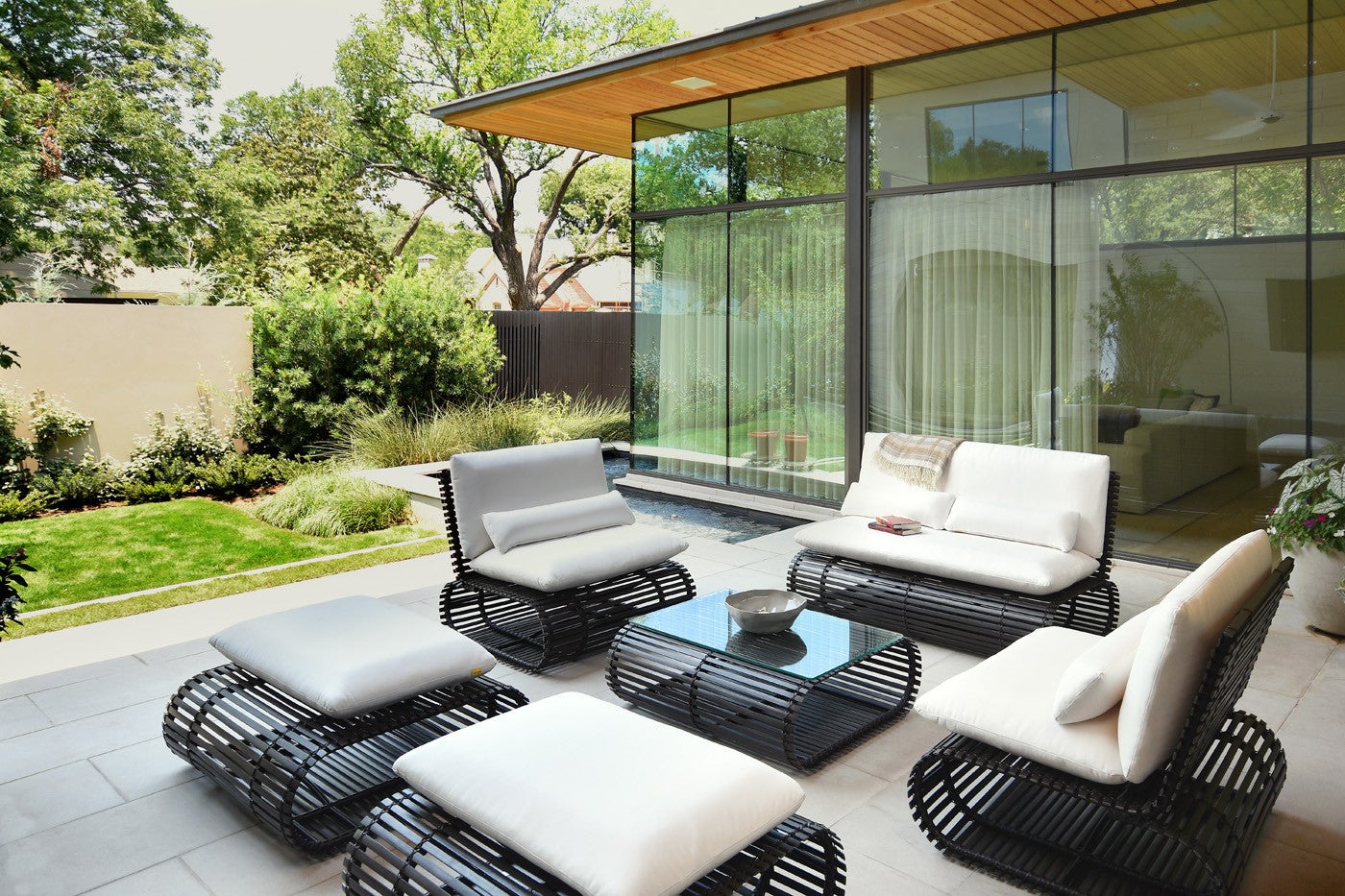 The Furniture That Will Make Your Outdoor Space Perfect for Entertaining Intro