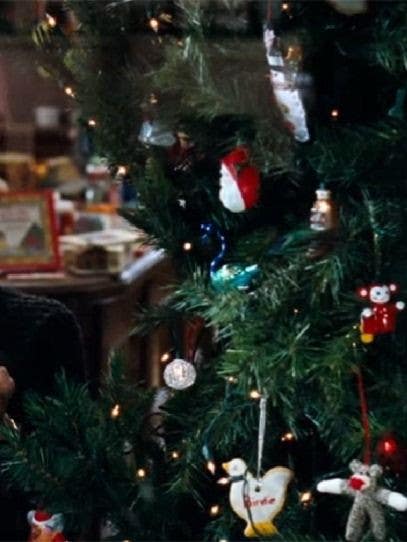 the best holiday moments in non-holiday movies