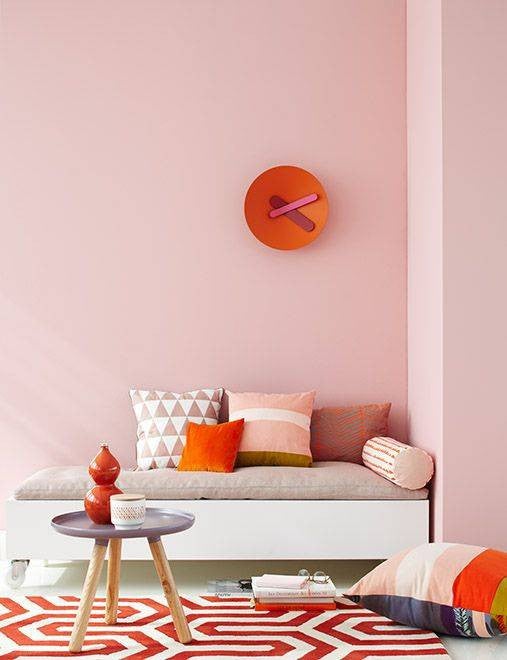 pink-nook-with-pillows