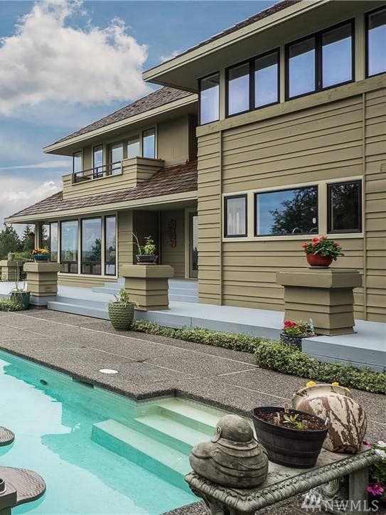 hope solo's seattle home pool