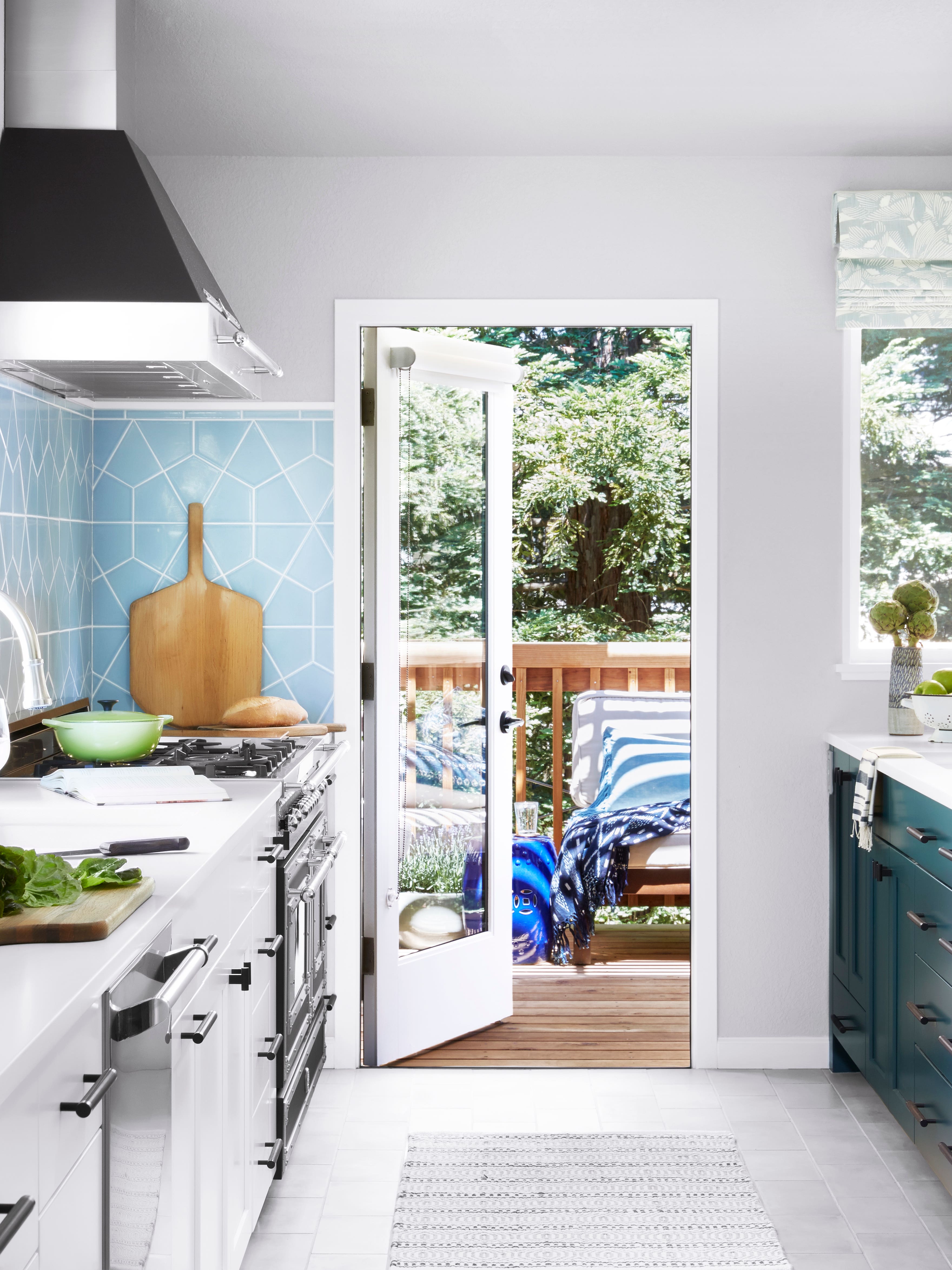 A Wow-Worthy Kitchen Transformation Plays Up Unexpected Color