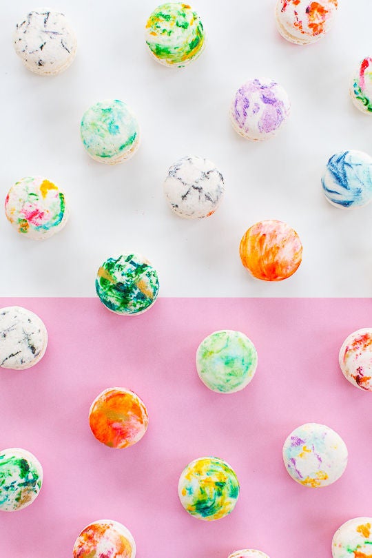 how to create marbled macarons