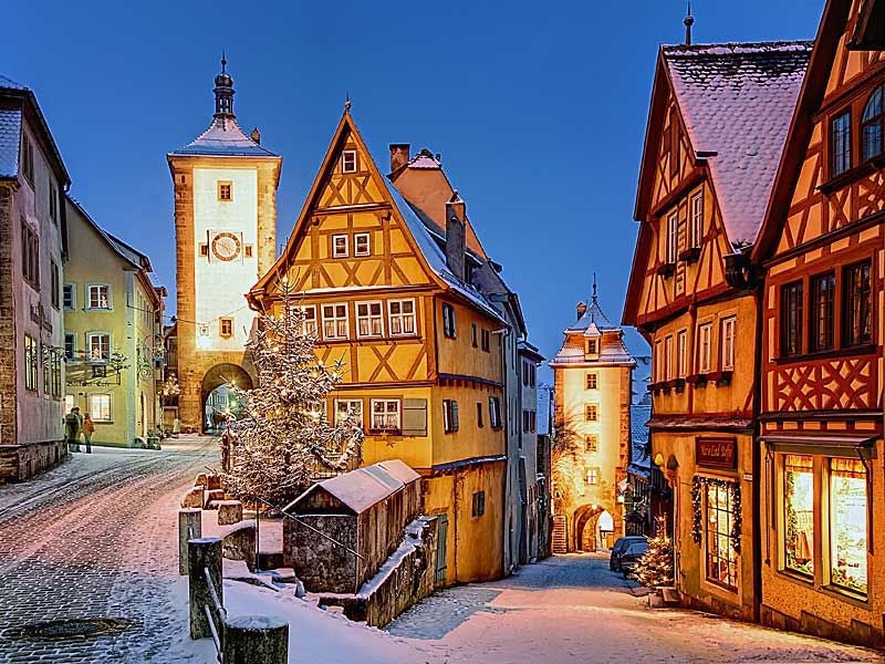 10 north pole-esque towns to visit during the winter holidays