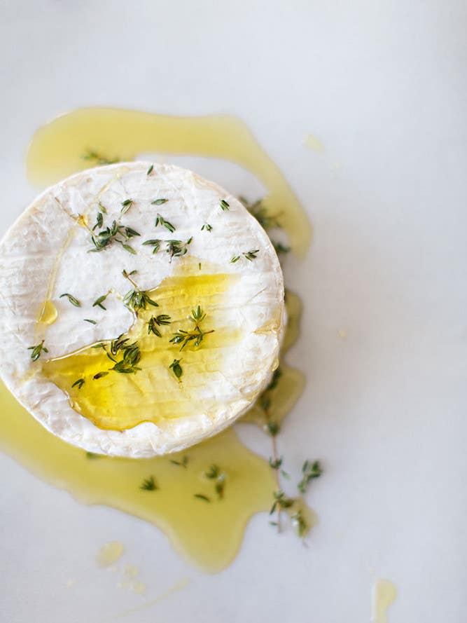 baked camembert with thyme