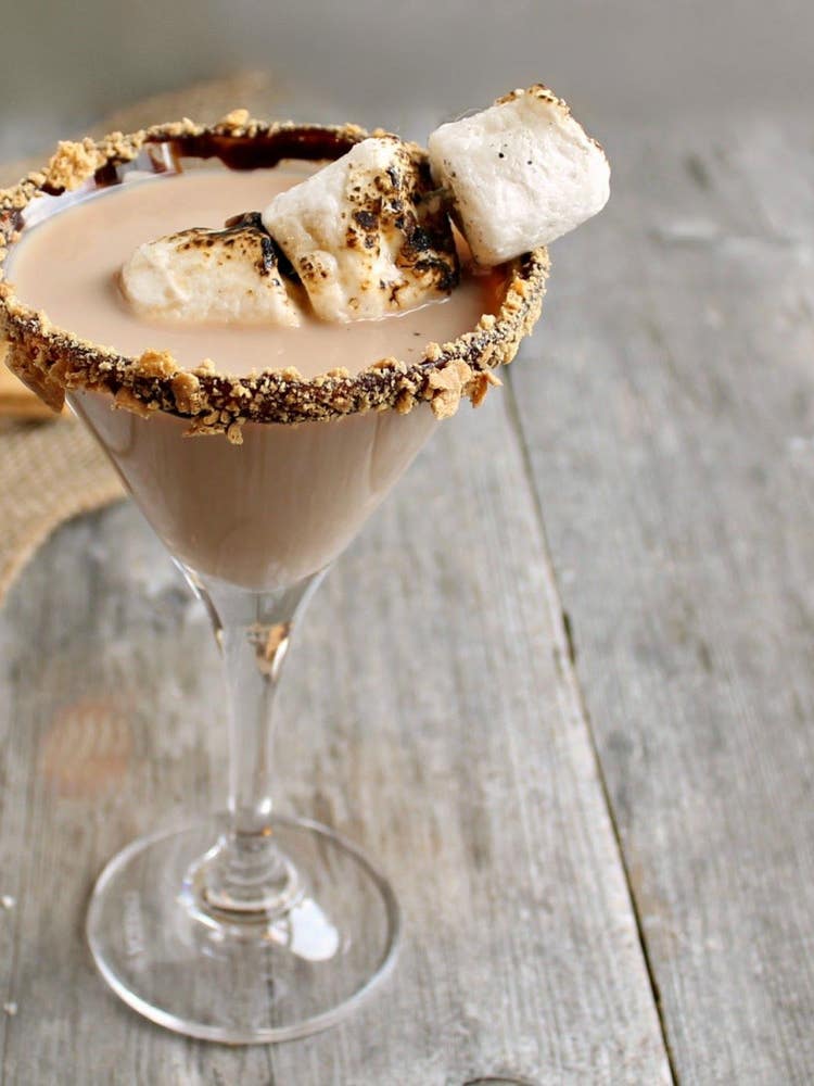 a s’mores martini because there’s no reason not to
