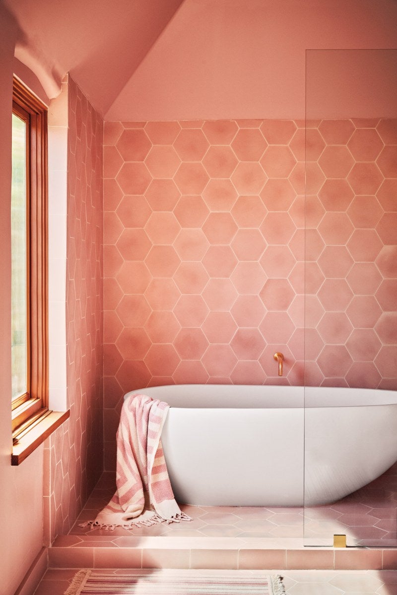 Spa-Like Bathtubs, Bold Tiling, and More: The Best Bathrooms of 2018