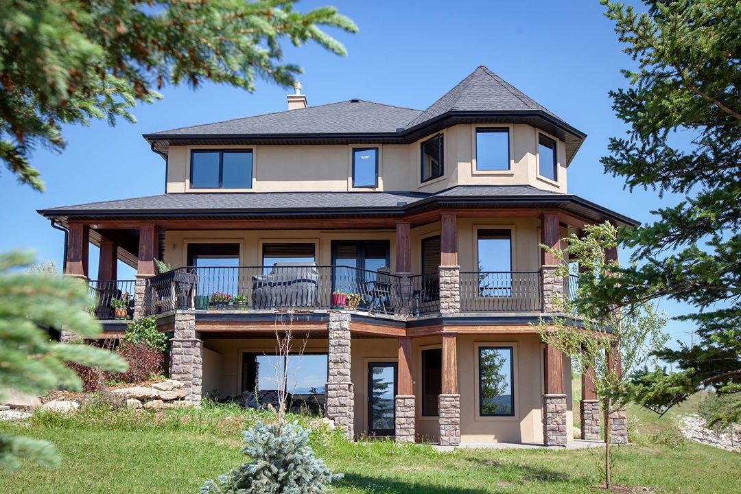 You Can Buy This Lakefront Mansion in Alberta, Canada, for $25