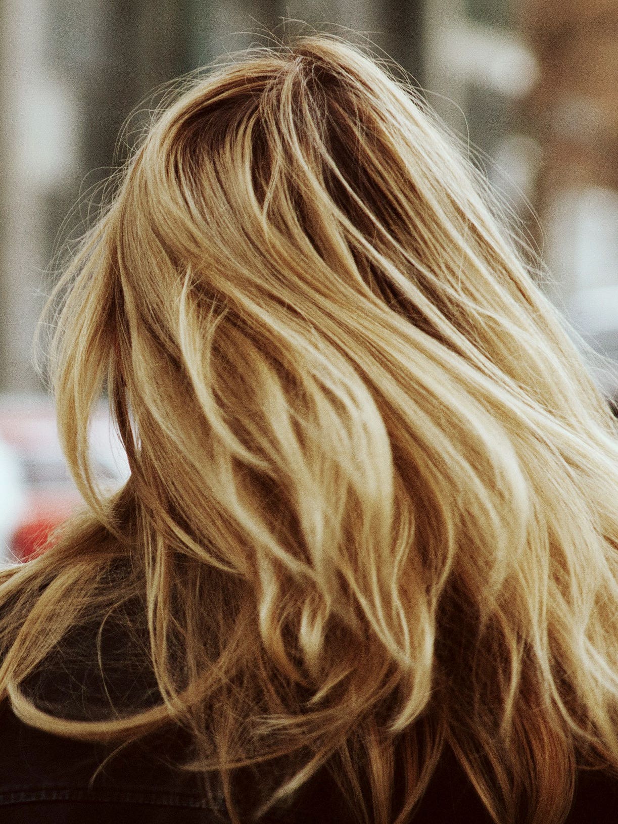 How to Lighten Your Hair Naturally (Even If You’re Not Blonde)