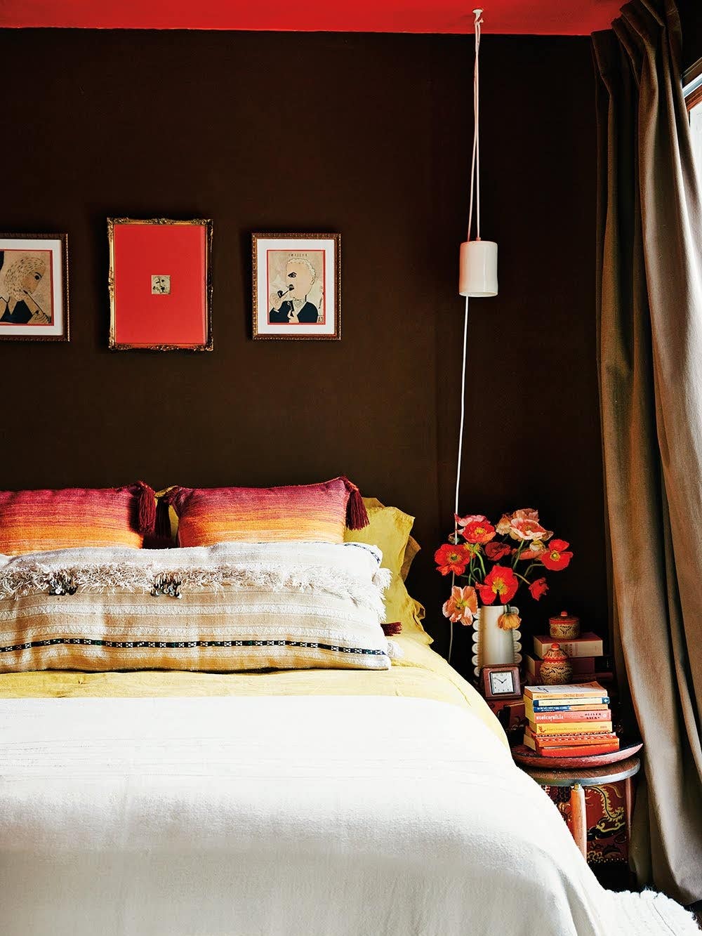 This Sleep Expert Wants You to Stop Spending Money on Fancy Bedding