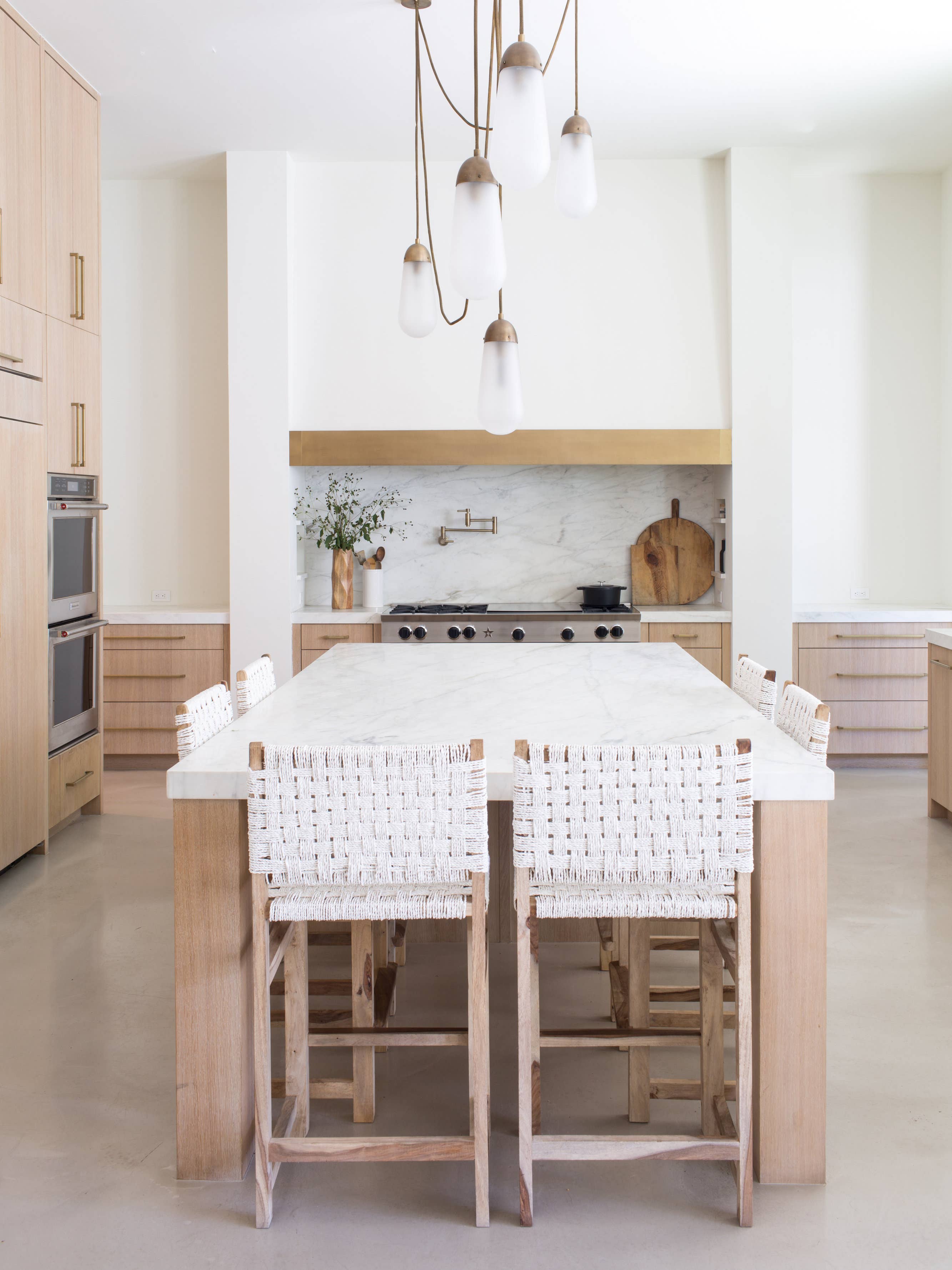 This Designer Isn’t a Fan of Upper Kitchen Cabinets—Here’s Why