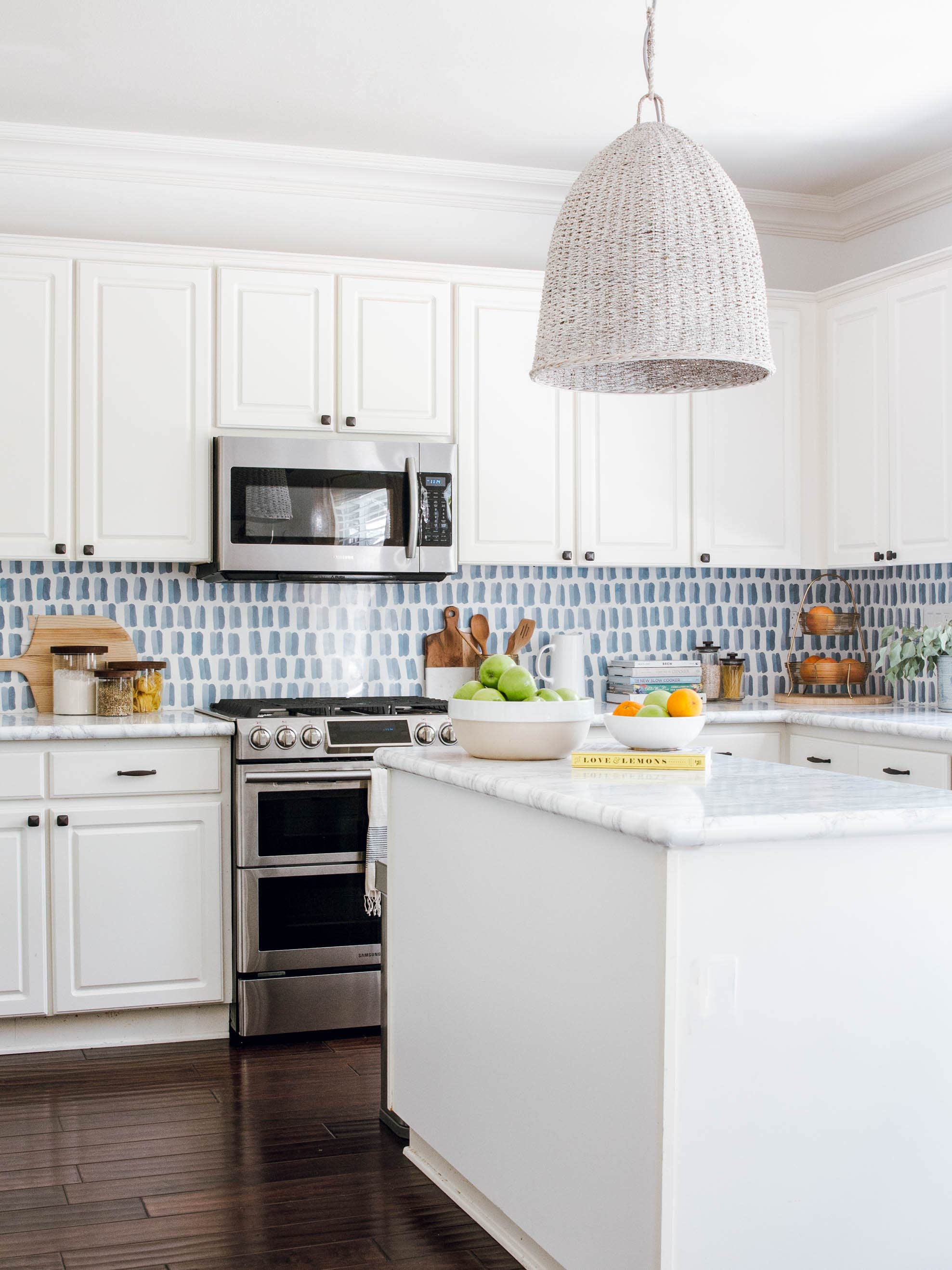 The Backsplash DIY That’s the Answer to Our Rental-Kitchen Prayers