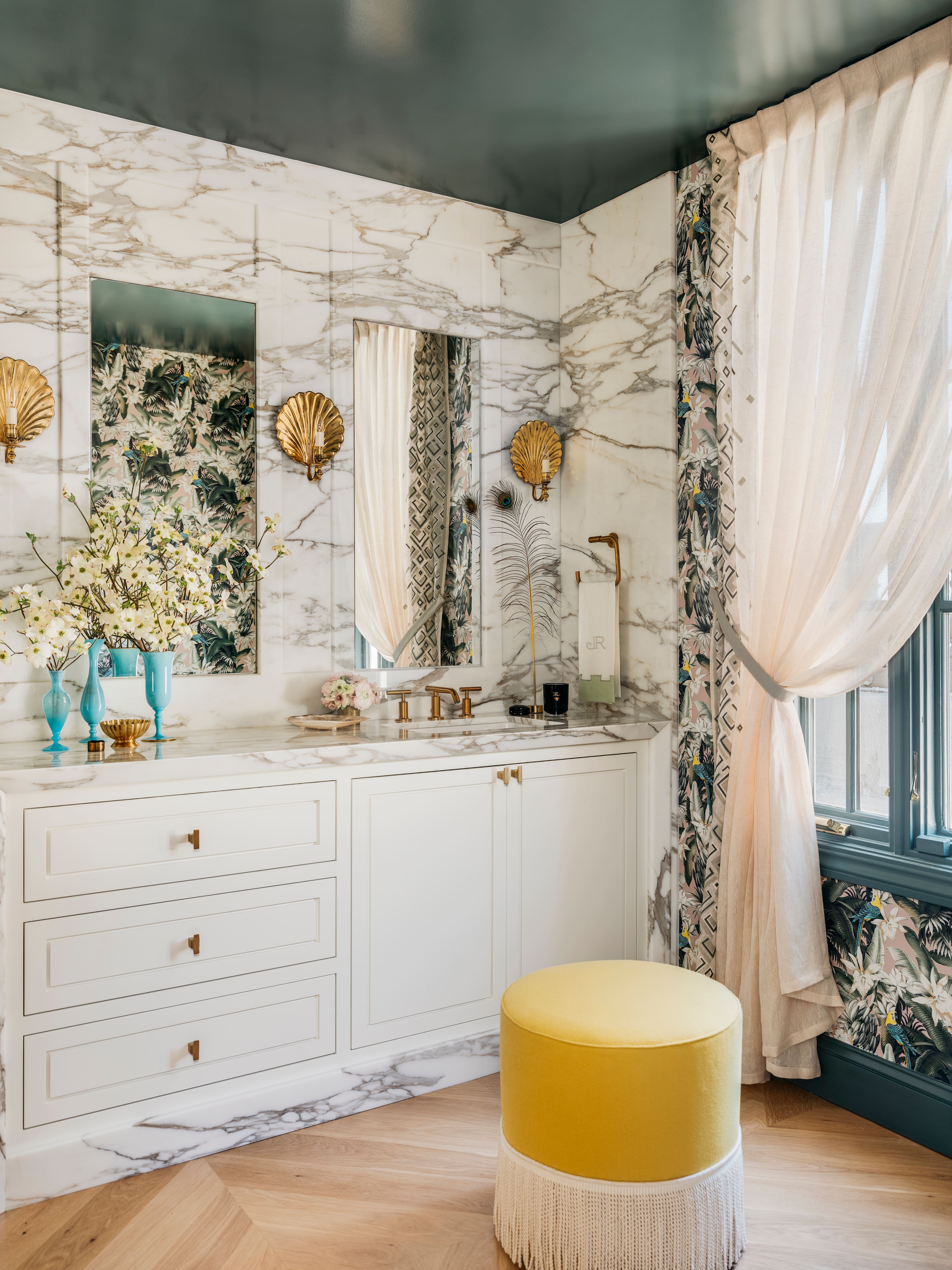 If This Is What a Modern Versailles Bathroom Looks Like, We’re In