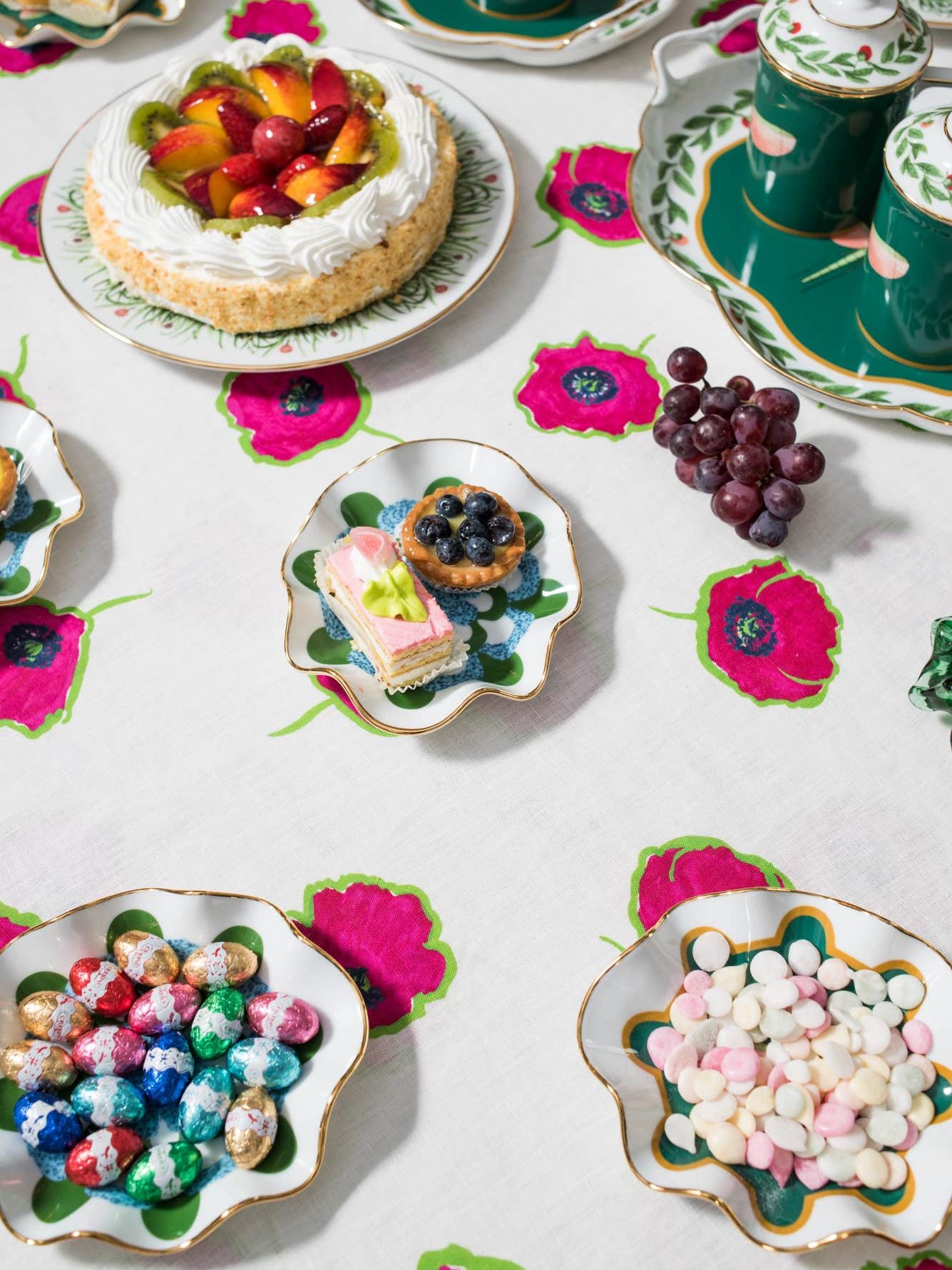 Revive the Classic Dinner Party With Our Editors’ Favorite Dinnerware