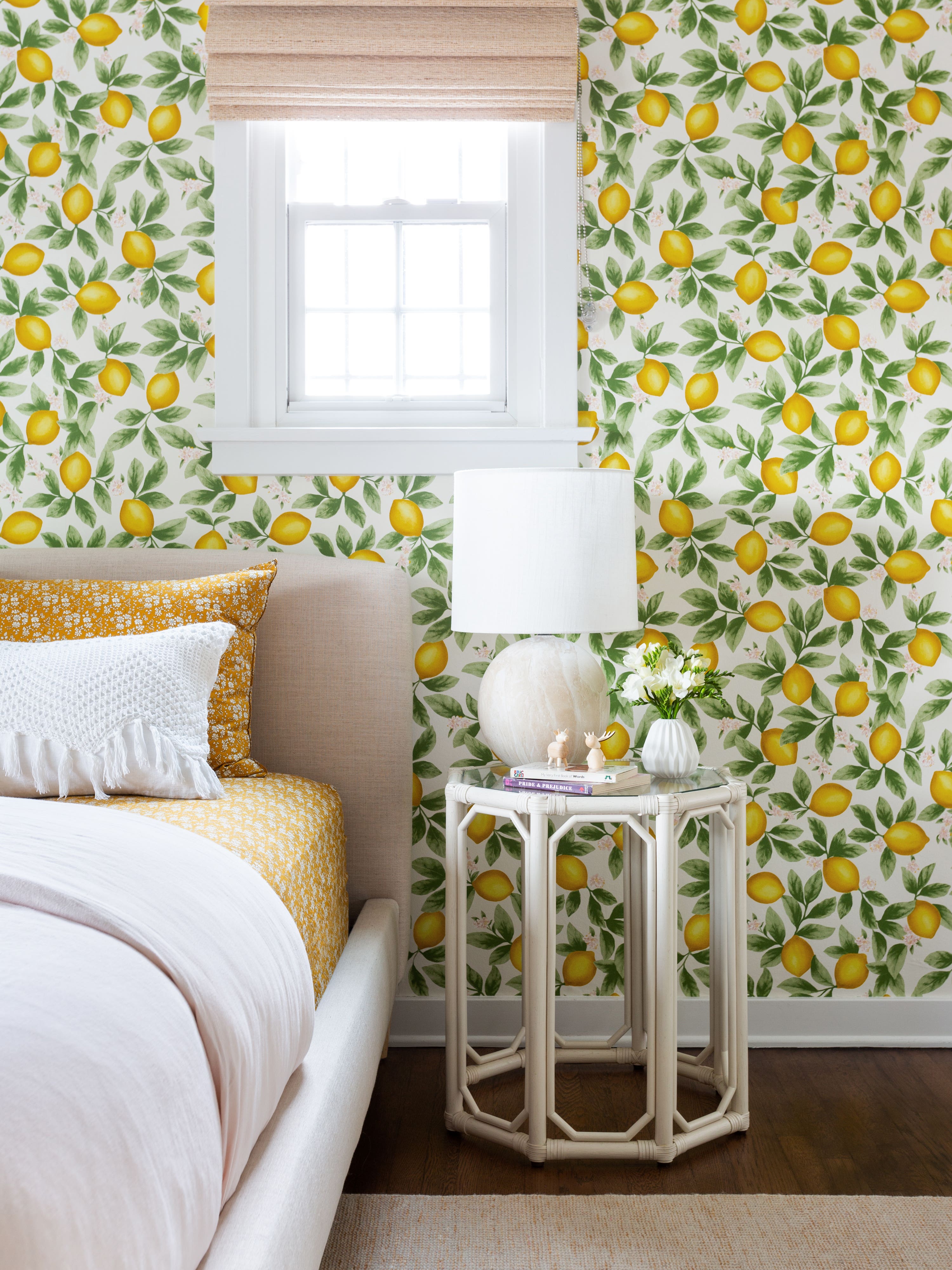 The Citrus Wallpapers in These Spaces Capture the Essence of Summer