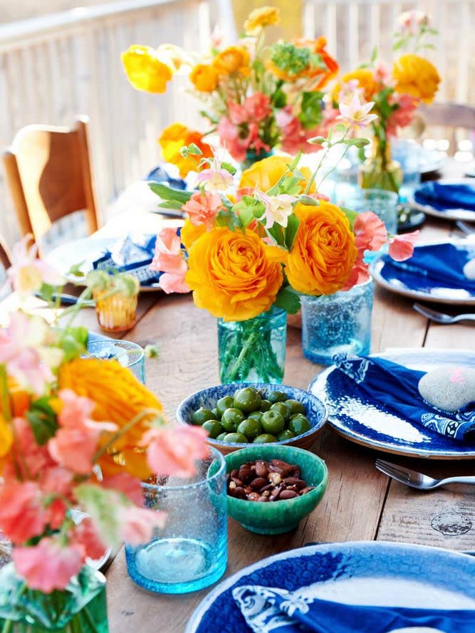 table arrangement with blue plates and yellow flowers