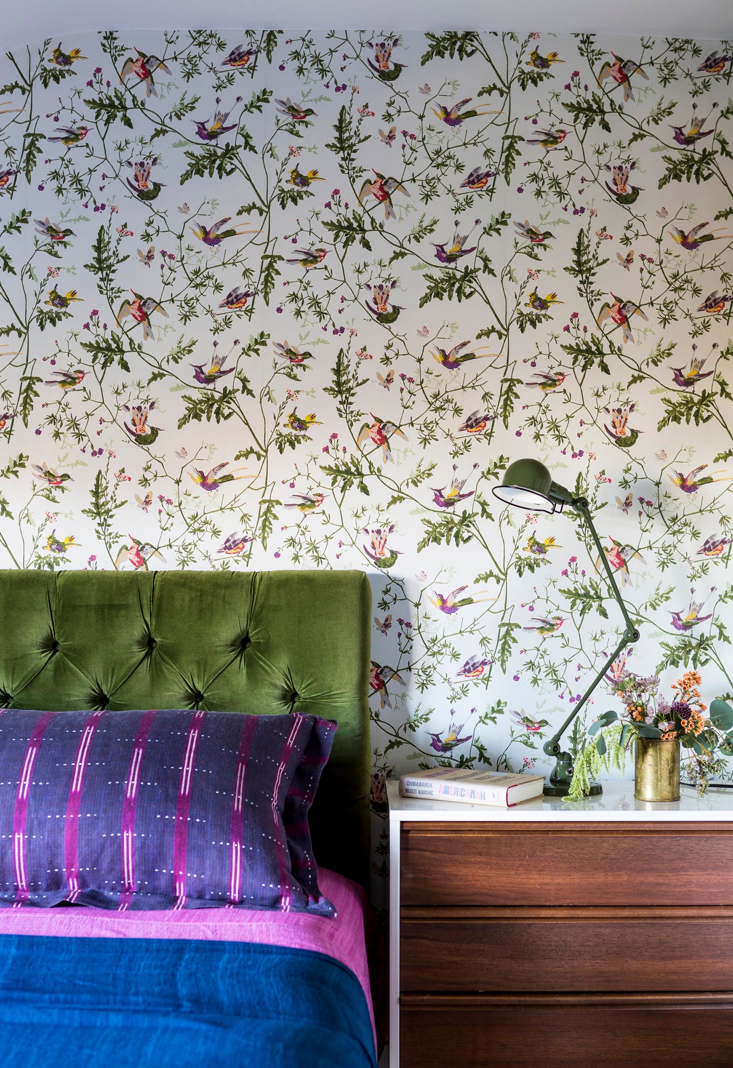 floral-wallpaper-bedroom