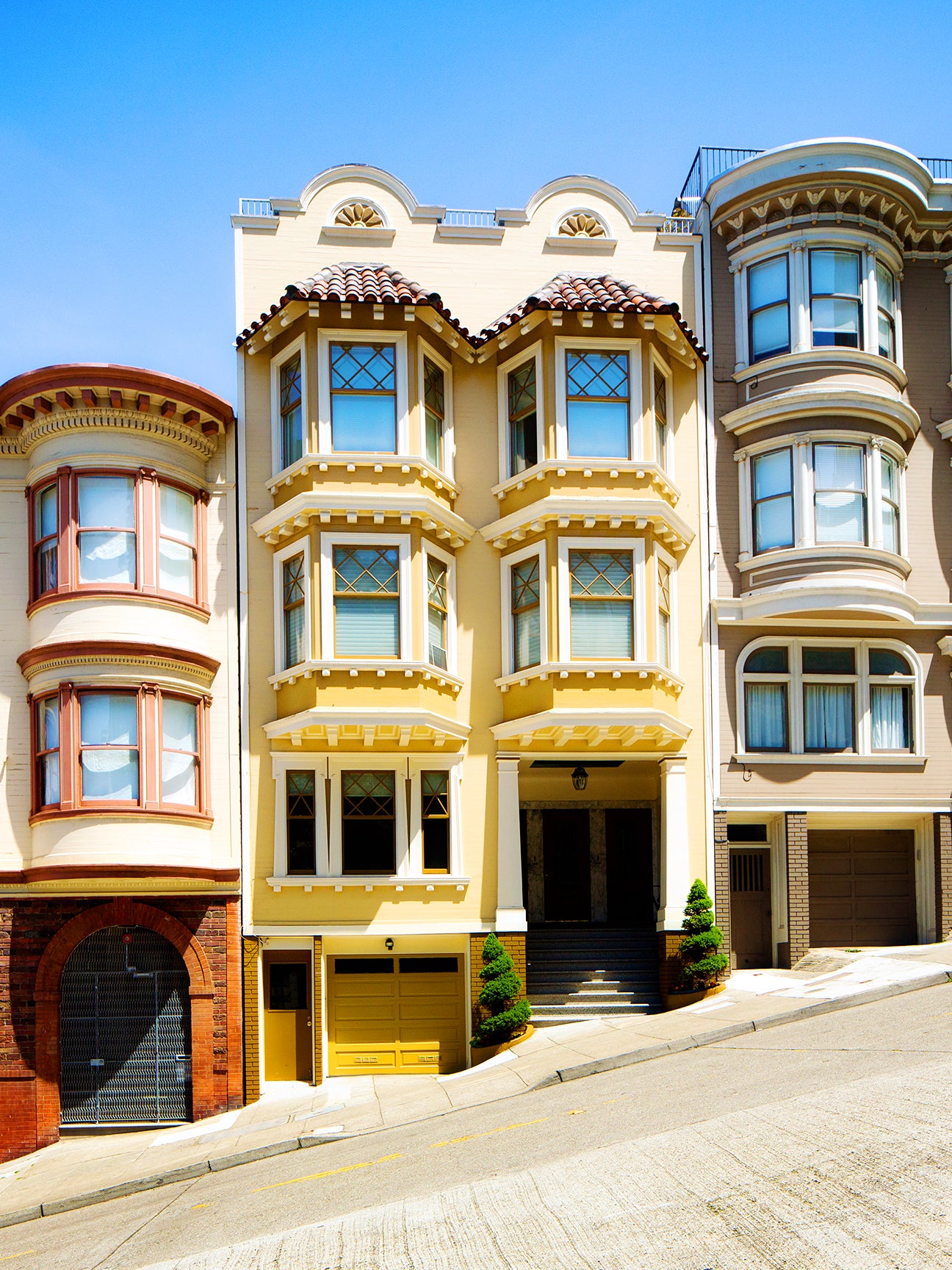 colorful rowhomes in san francisco