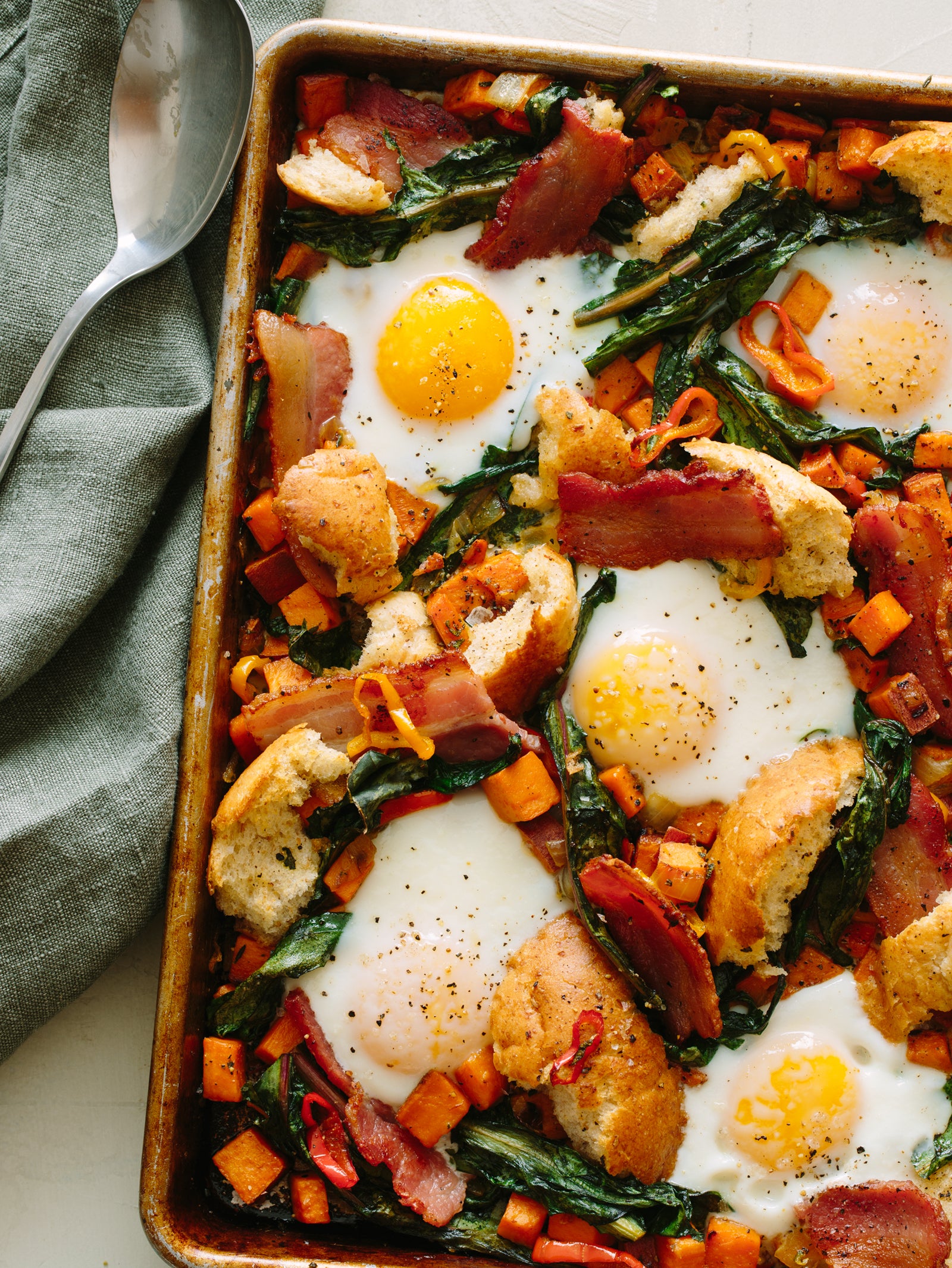 egg-bacon-potato-sheet-pan-breakfast