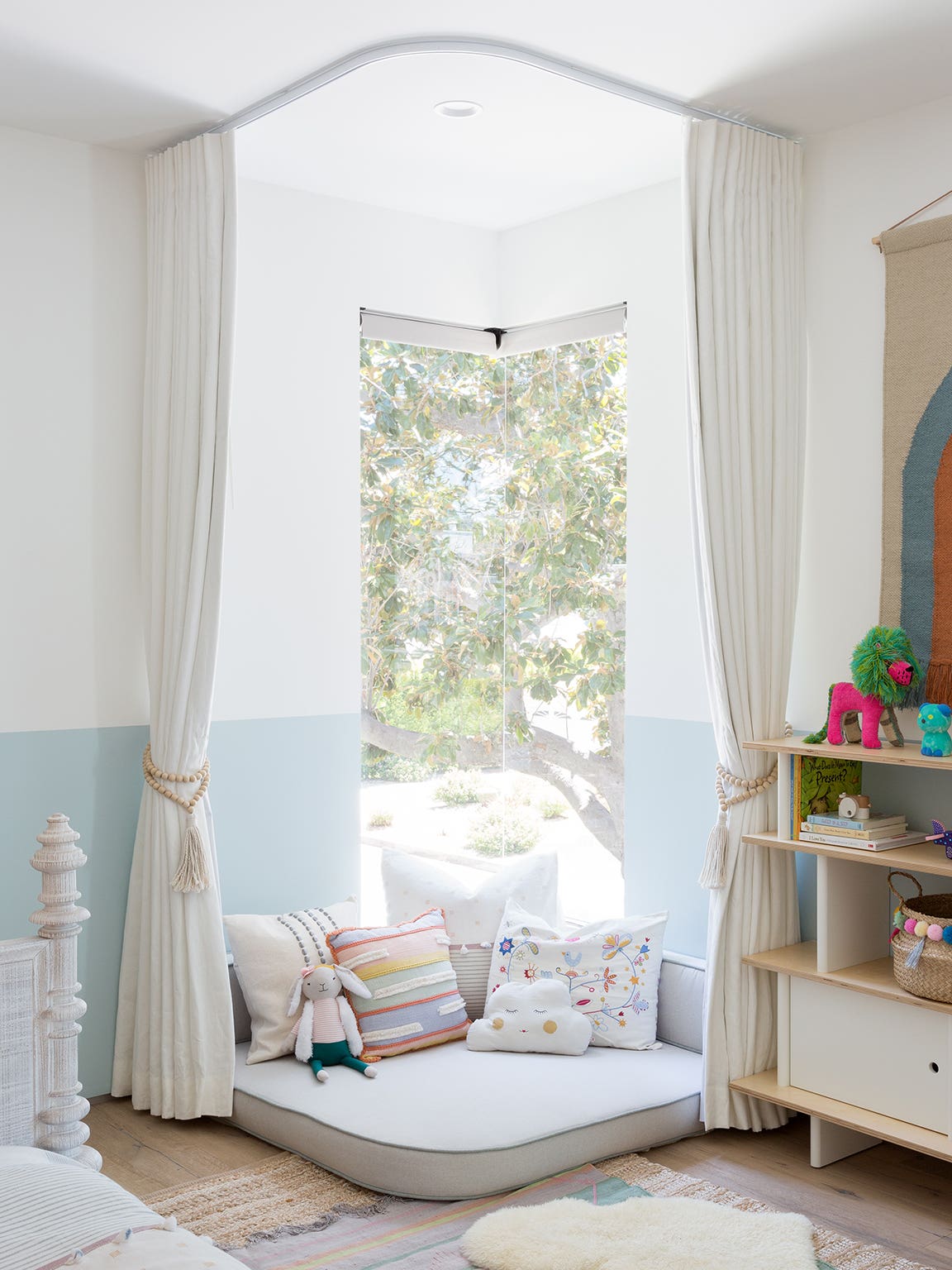 This Little Girl’s Bedroom Reading Nook Is So Cool, We Want One, Too