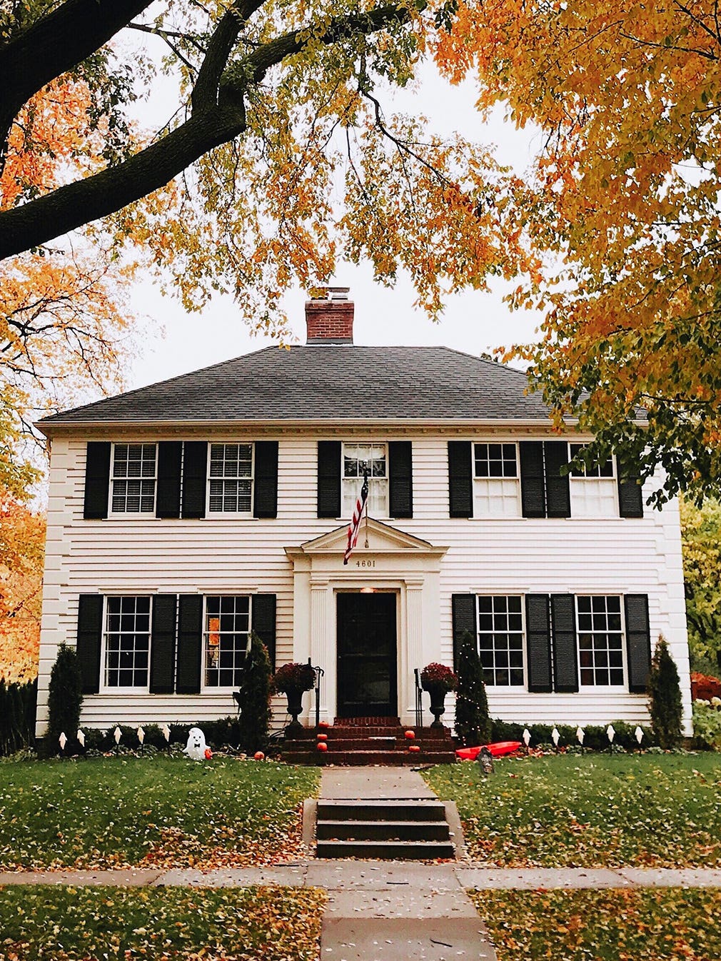 5 Cozy Houses That Nail Cold-Weather Curb Appeal
