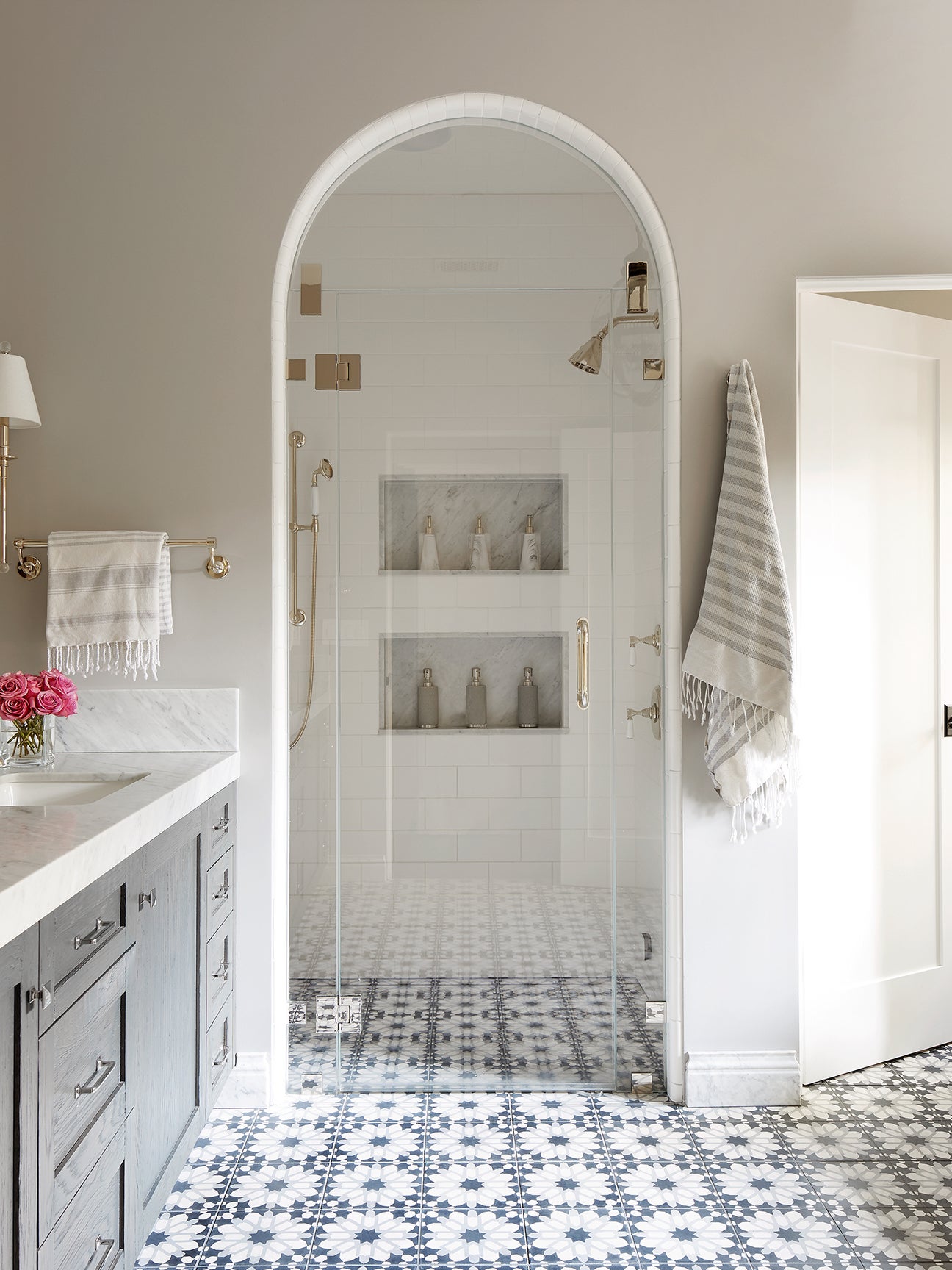 spanish style bathroom flor tiles