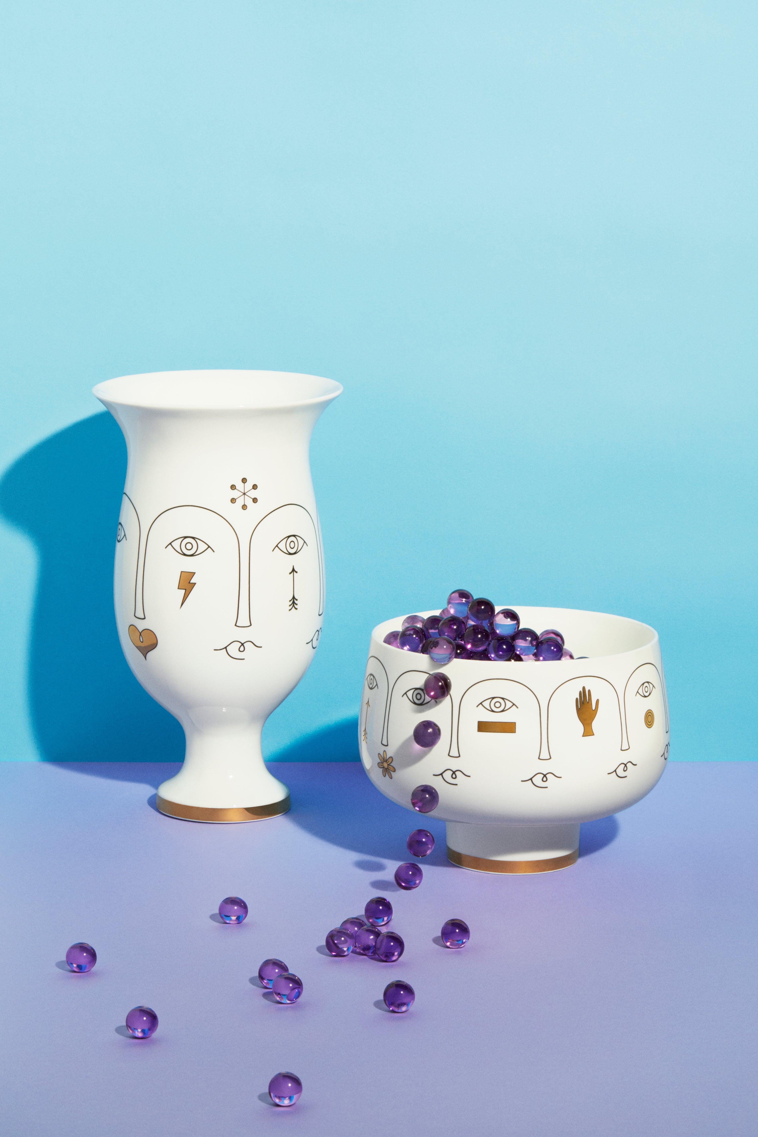 white-vases-with-faces