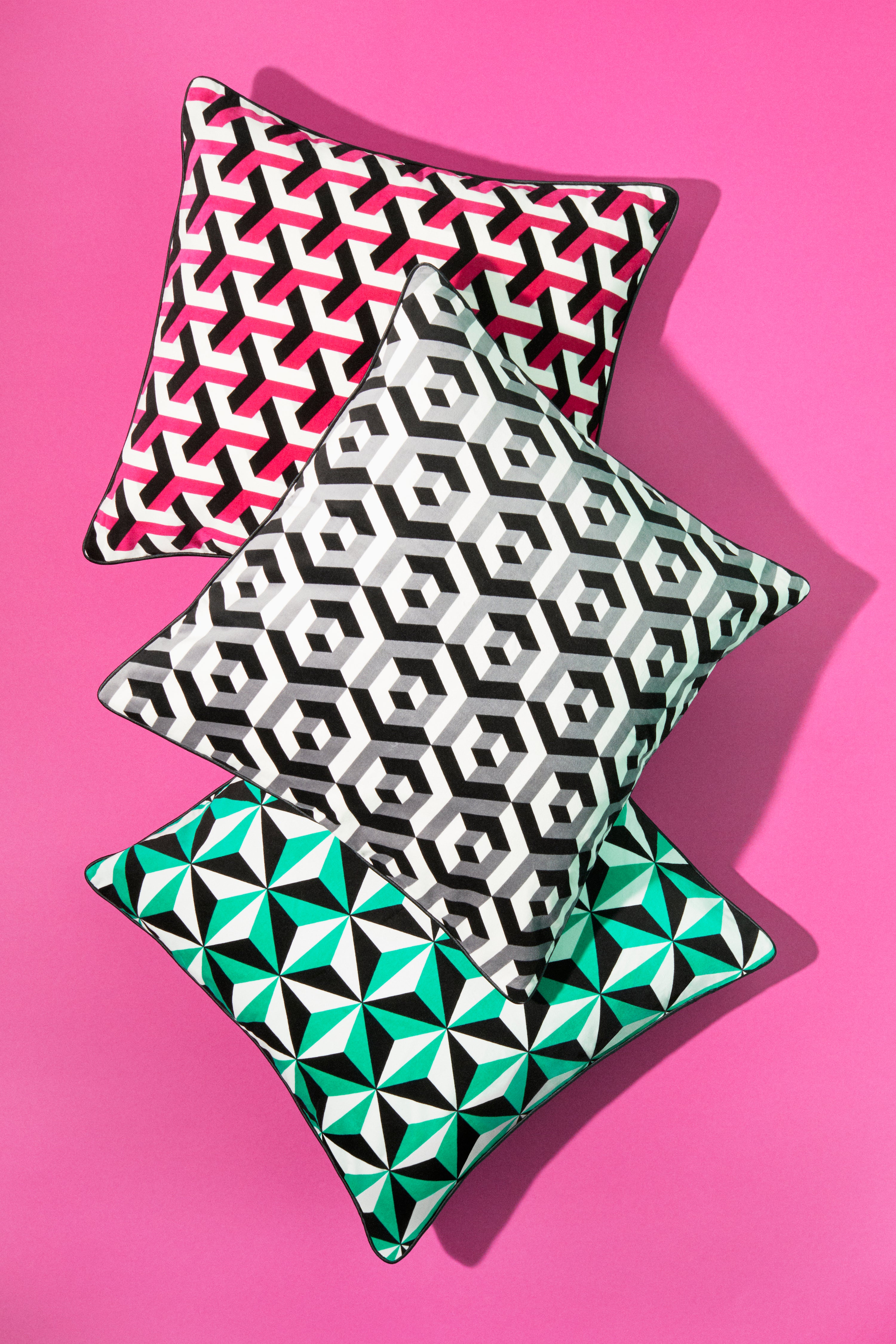 bold-printed-pillows